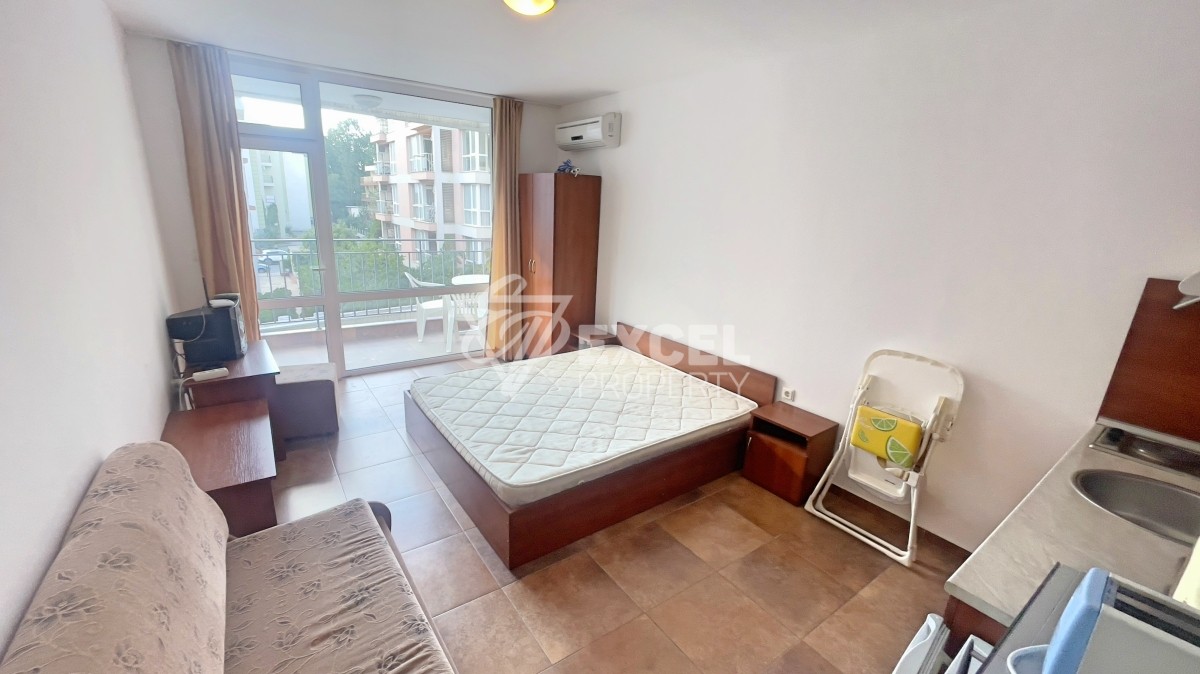 Обзаведено студио в Слънчев Бряг с гледка към басейна