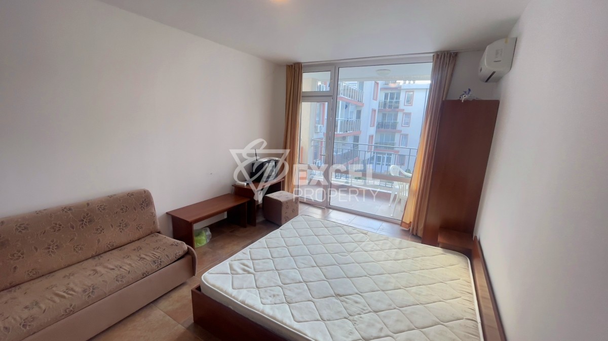 Обзаведено студио в Слънчев Бряг с гледка към басейна