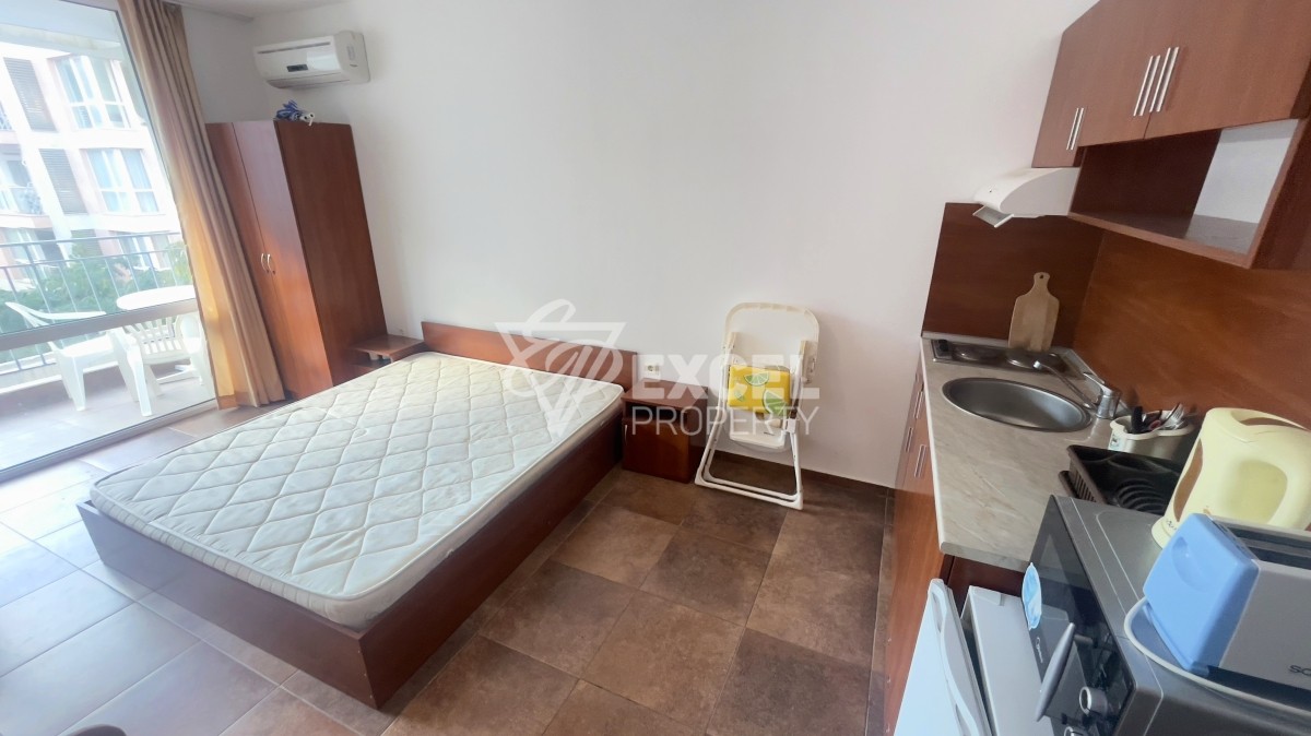 Обзаведено студио в Слънчев Бряг с гледка към басейна