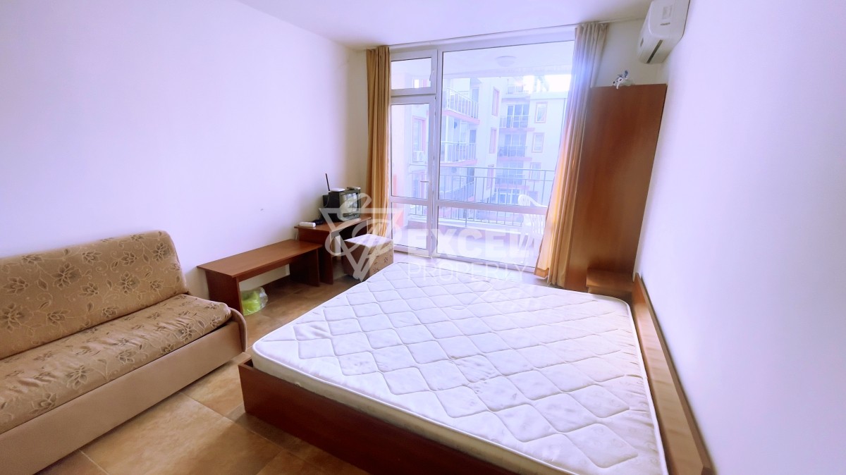 Обзаведено студио в Слънчев Бряг с гледка към басейна