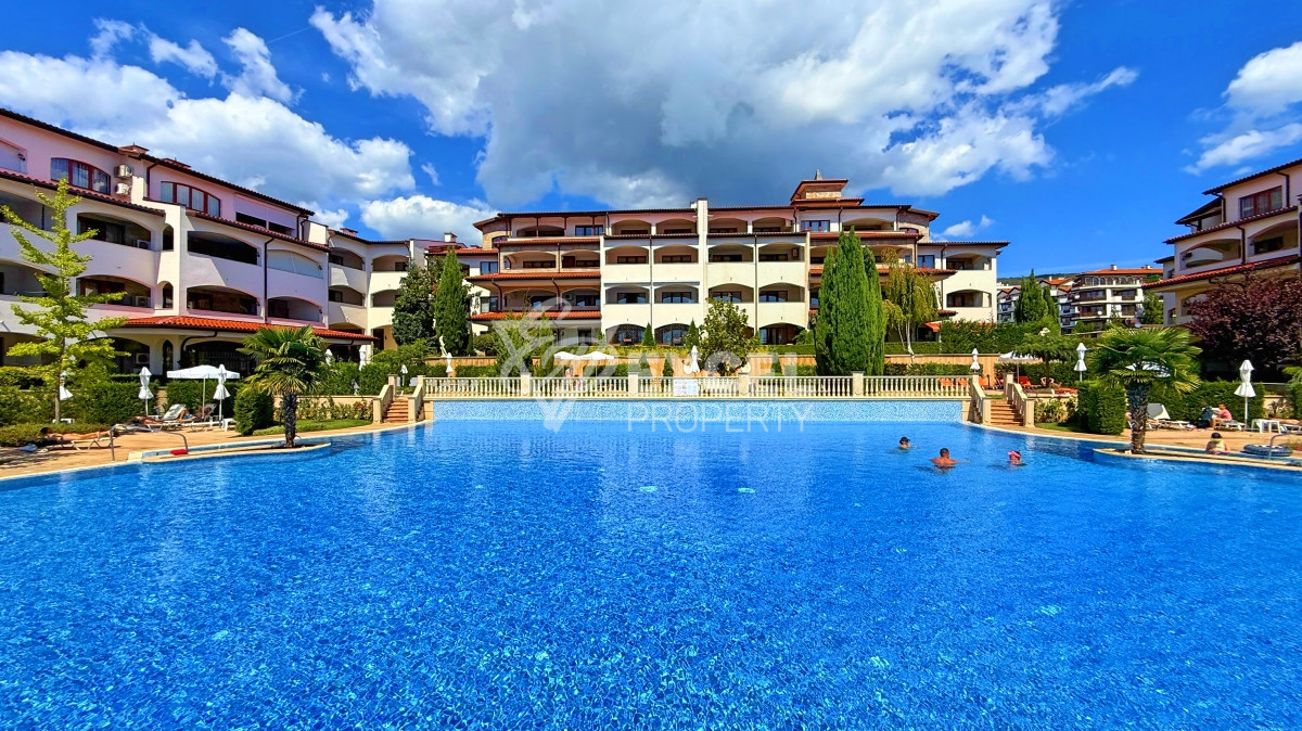 Уникален много-стаен апартамент на първа линия море в комплекс Каса Реал, Свети Влас