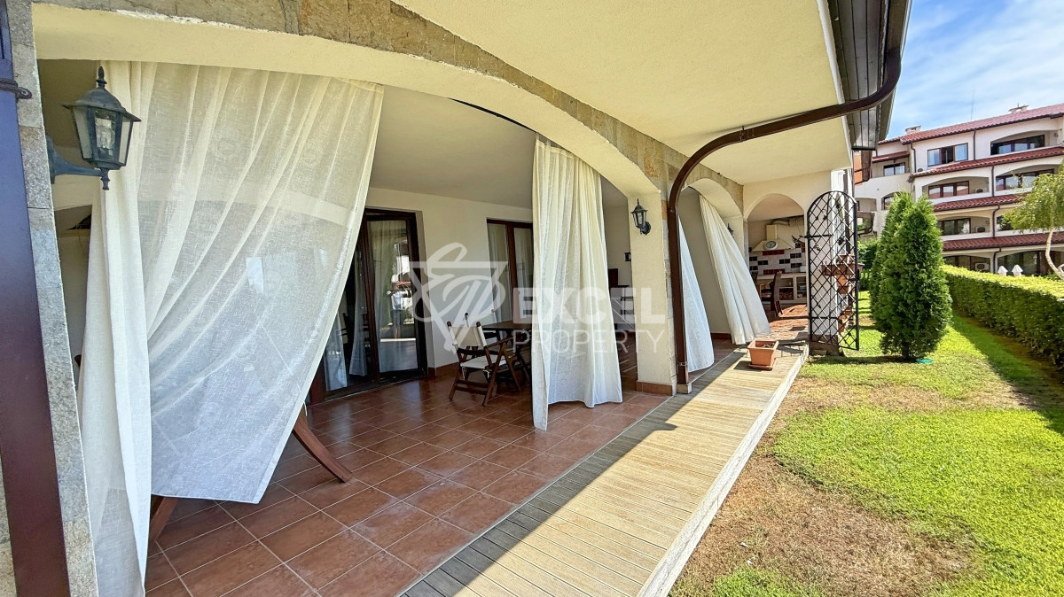 Уникален много-стаен апартамент на първа линия море в комплекс Каса Реал, Свети Влас