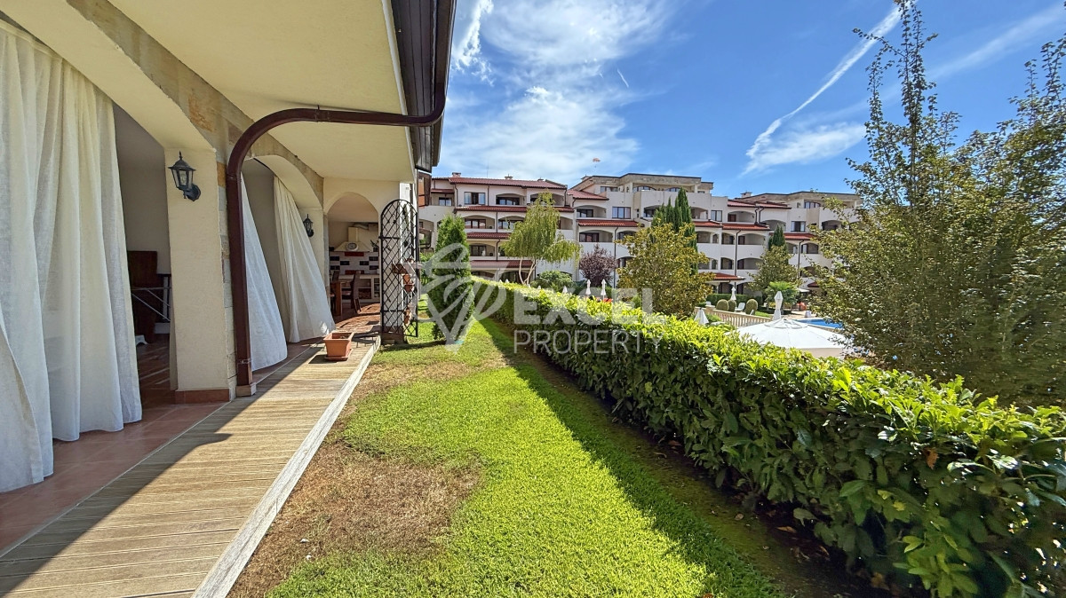 Уникален много-стаен апартамент на първа линия море в комплекс Каса Реал, Свети Влас