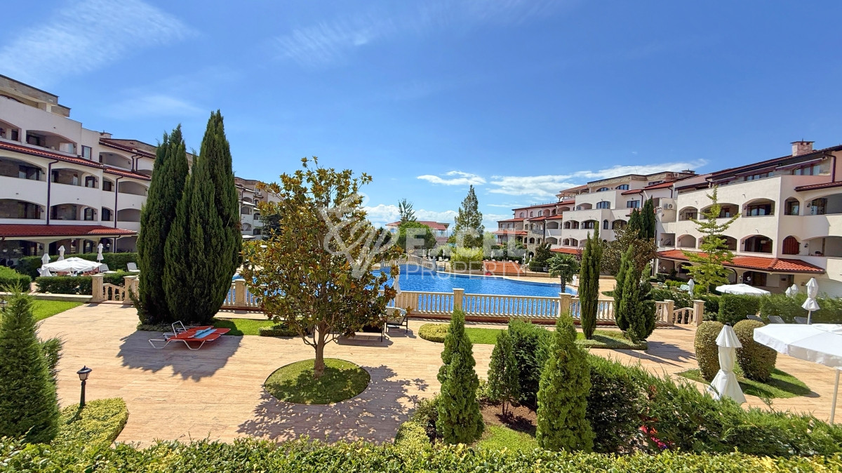 Уникален много-стаен апартамент на първа линия море в комплекс Каса Реал, Свети Влас