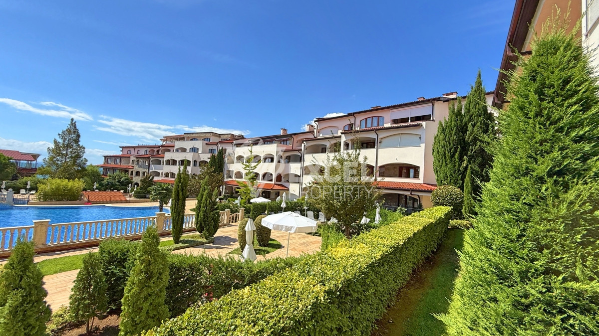 Уникален много-стаен апартамент на първа линия море в комплекс Каса Реал, Свети Влас