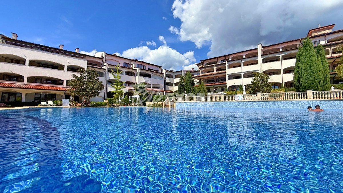 Уникален много-стаен апартамент на първа линия море в комплекс Каса Реал, Свети Влас