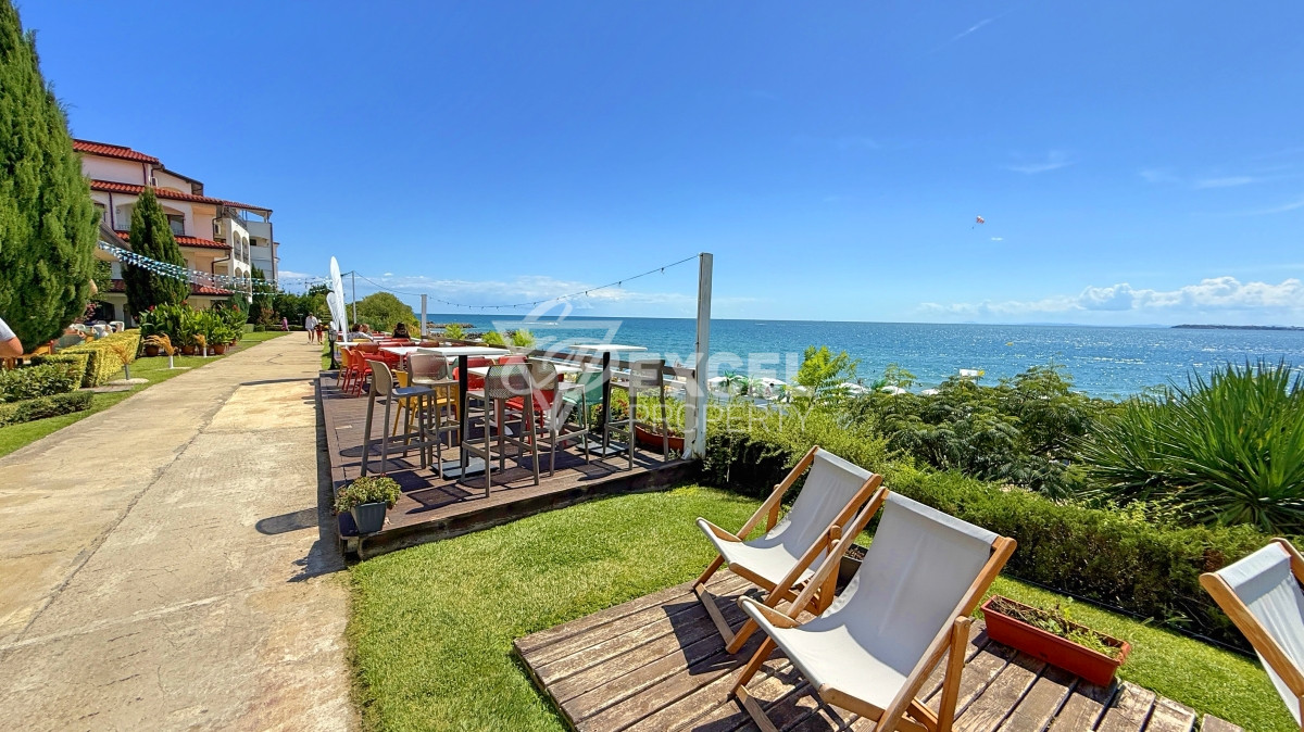 Уникален много-стаен апартамент на първа линия море в комплекс Каса Реал, Свети Влас