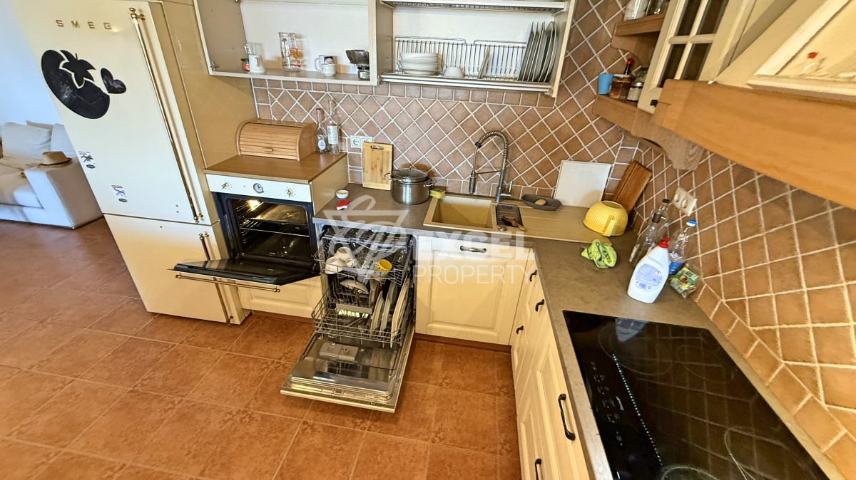 Уникален много-стаен апартамент на първа линия море в комплекс Каса Реал, Свети Влас