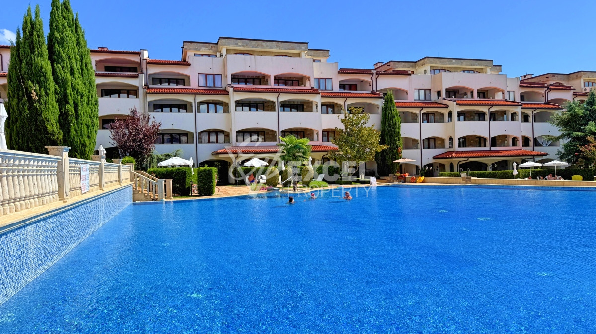 Уникален много-стаен апартамент на първа линия море в комплекс Каса Реал, Свети Влас