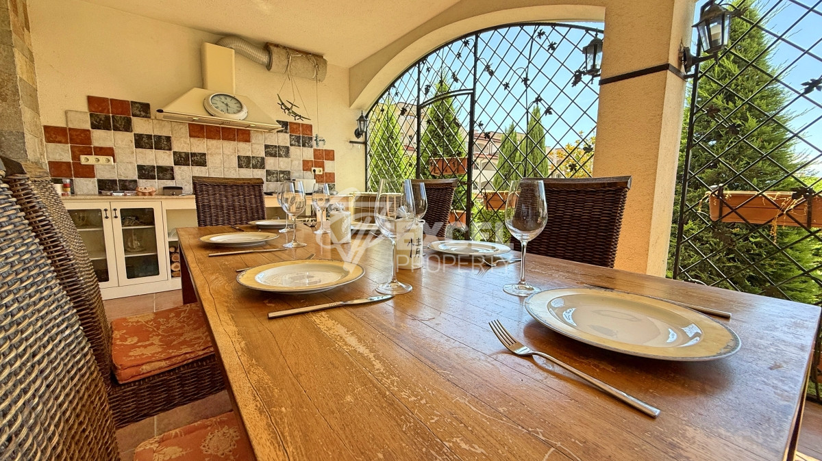 Уникален много-стаен апартамент на първа линия море в комплекс Каса Реал, Свети Влас