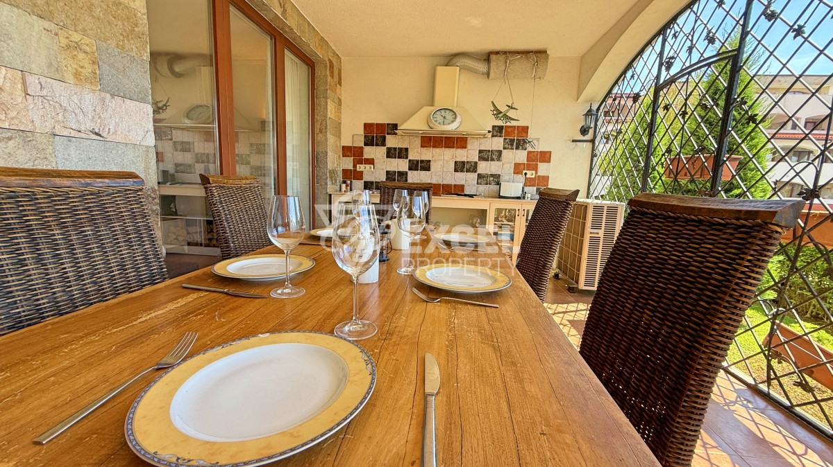 Уникален много-стаен апартамент на първа линия море в комплекс Каса Реал, Свети Влас