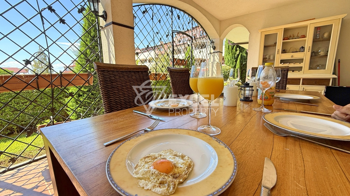 Уникален много-стаен апартамент на първа линия море в комплекс Каса Реал, Свети Влас