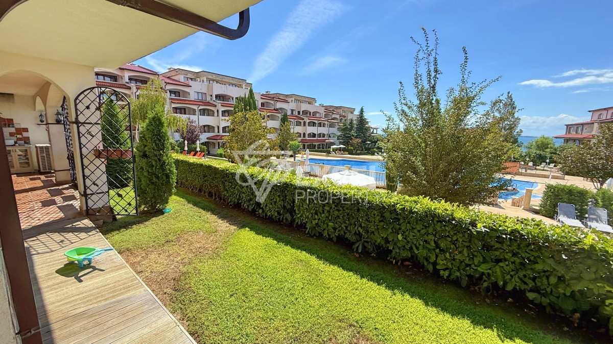 Уникален много-стаен апартамент на първа линия море в комплекс Каса Реал, Свети Влас