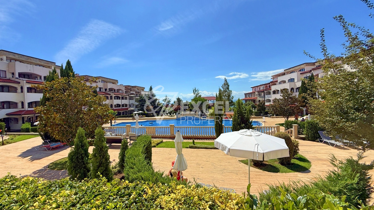 Уникален много-стаен апартамент на първа линия море в комплекс Каса Реал, Свети Влас