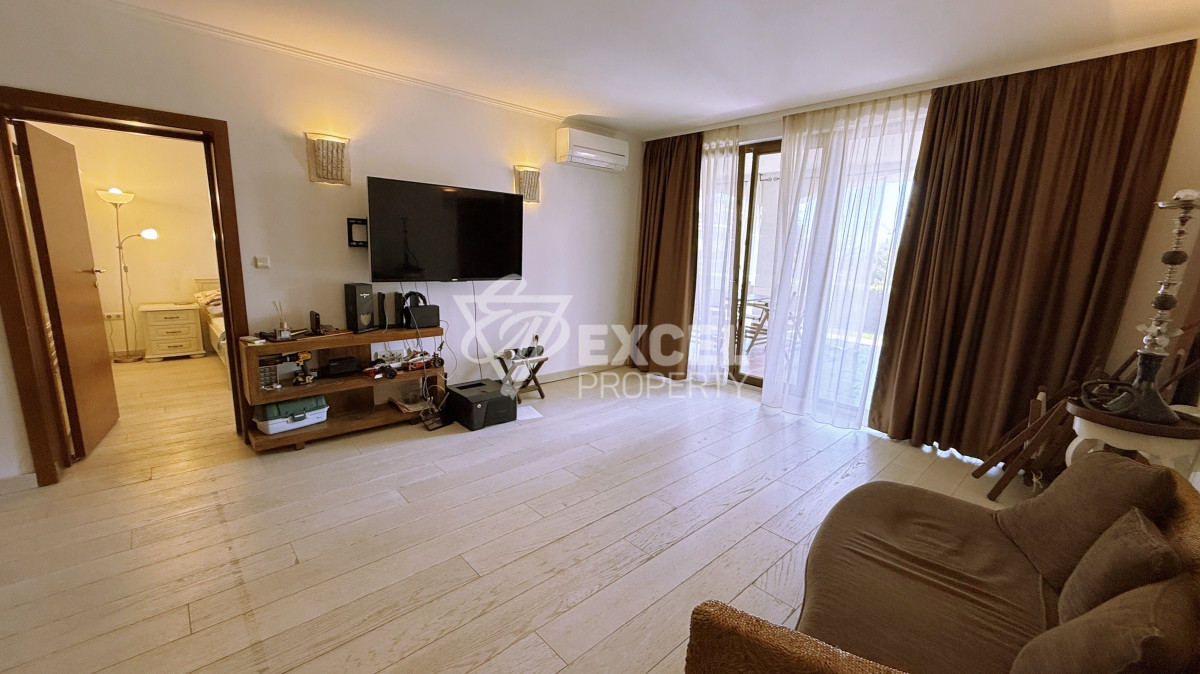 Уникален много-стаен апартамент на първа линия море в комплекс Каса Реал, Свети Влас