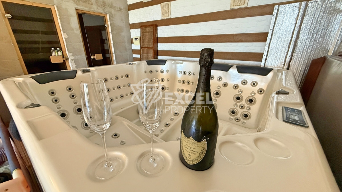 Уникален много-стаен апартамент на първа линия море в комплекс Каса Реал, Свети Влас