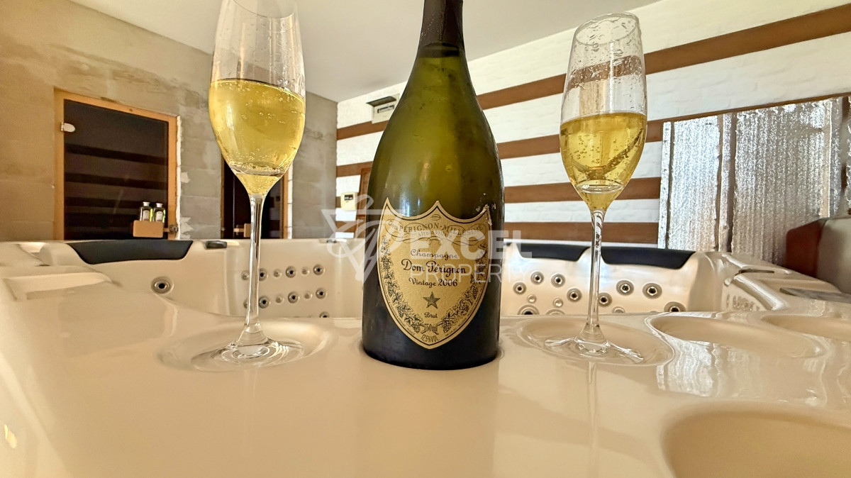 Уникален много-стаен апартамент на първа линия море в комплекс Каса Реал, Свети Влас