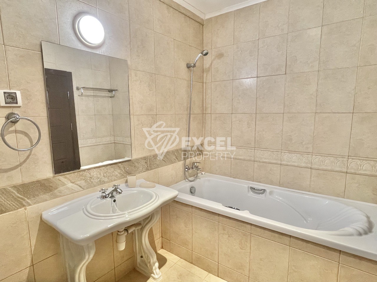 Двустаен апартамент в Обзор, само на 150 м от морето - комплекс Клиф