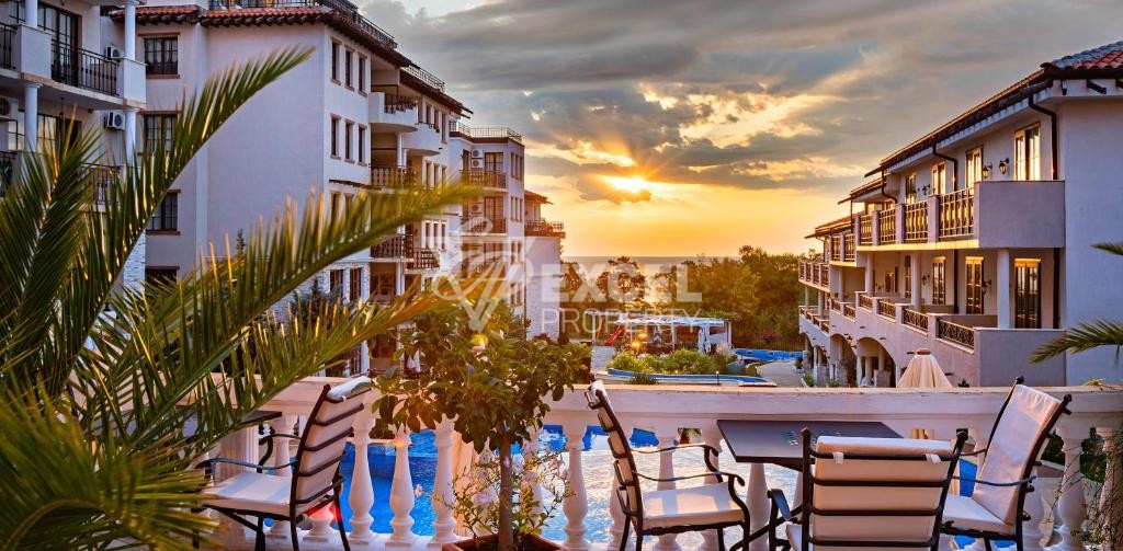 Двустаен апартамент в Обзор, само на 150 м от морето - комплекс Клиф