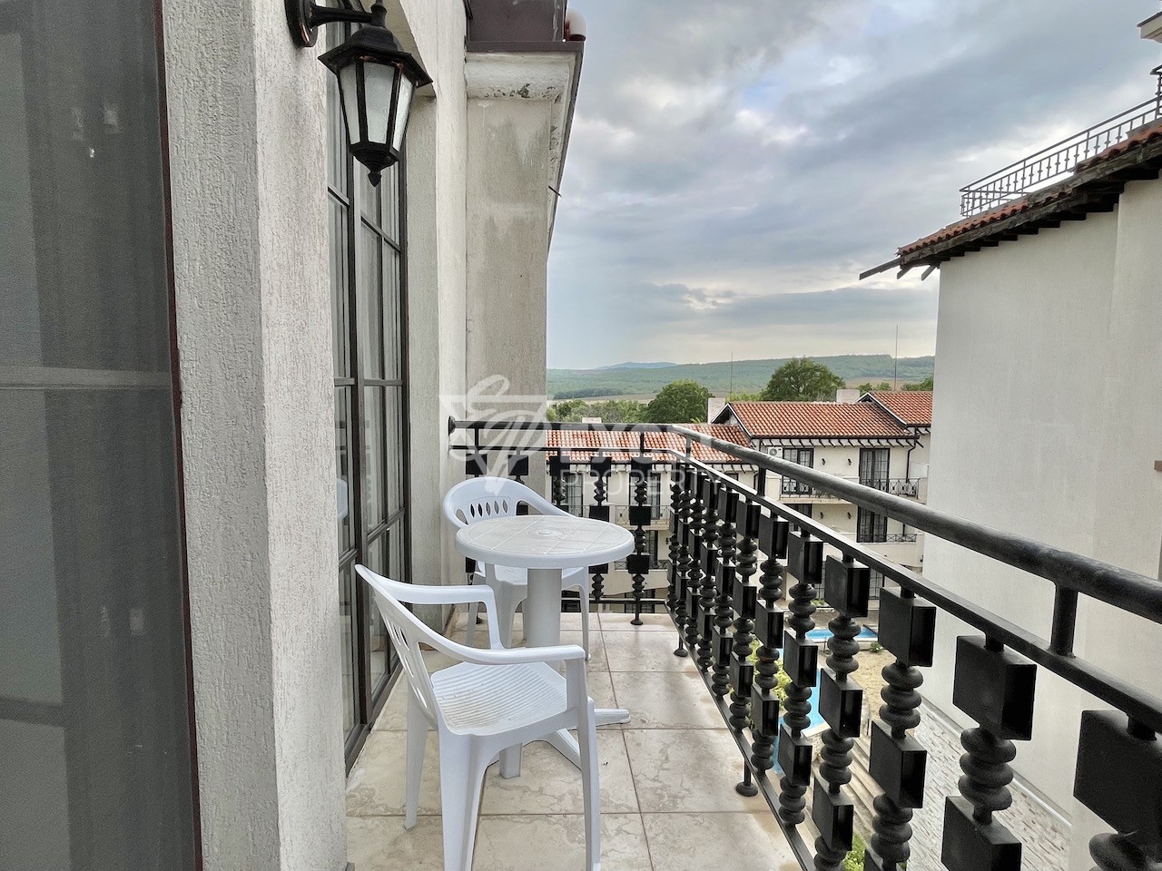 Двустаен апартамент в Обзор, само на 150 м от морето - комплекс Клиф