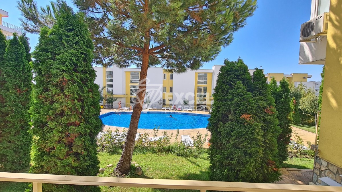 Двустаен обзаведен апартамент в Краун Форт с гледка басейн