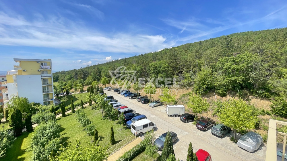 Тристаен апартамент с гледка море в Свети Влас