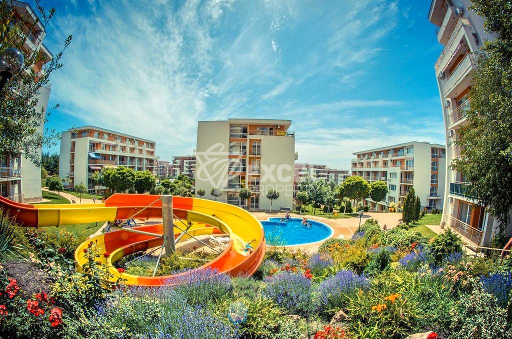 Тристаен апартамент с гледка море в Свети Влас