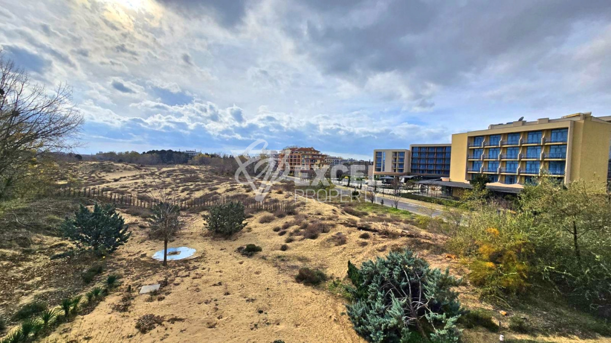 Тристаен апартамент на първа линия в Слънчев бряг – до дюните и морето