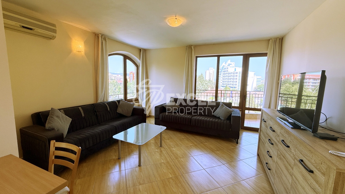 Двустаен апартамент в комплекс Голдън Дриймс, Слънчев Бряг