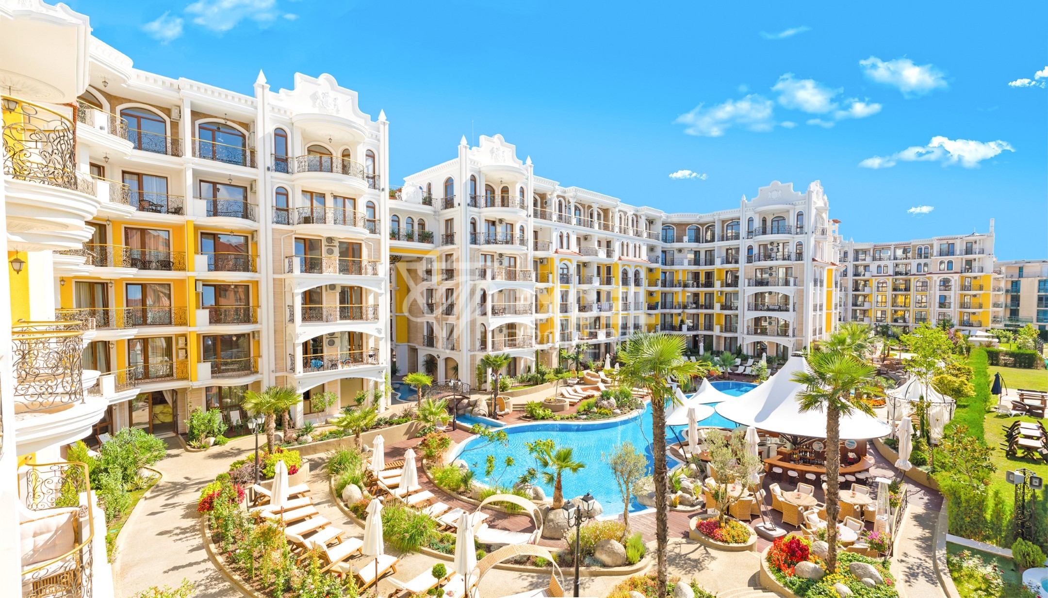 Хармъни Суитс, Монте Карло - красив апартамент с две спални, препродажба.