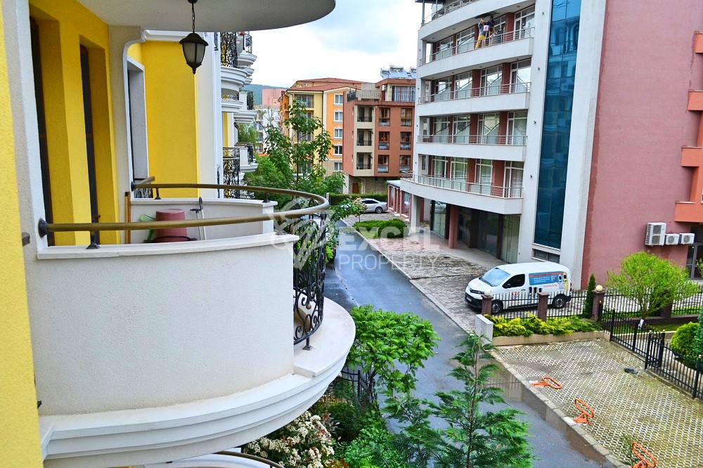 Хармъни Суитс, Монте Карло - красив апартамент с две спални, препродажба.