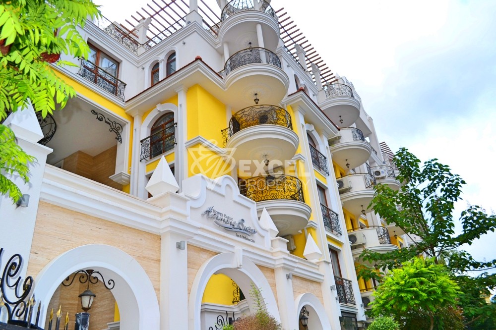 Хармъни Суитс, Монте Карло - красив апартамент с две спални, препродажба.