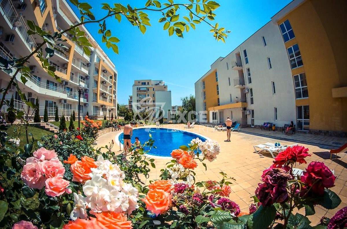 Обзаведен, двустаен апартамент в комплекс Империал Форт Клуб.