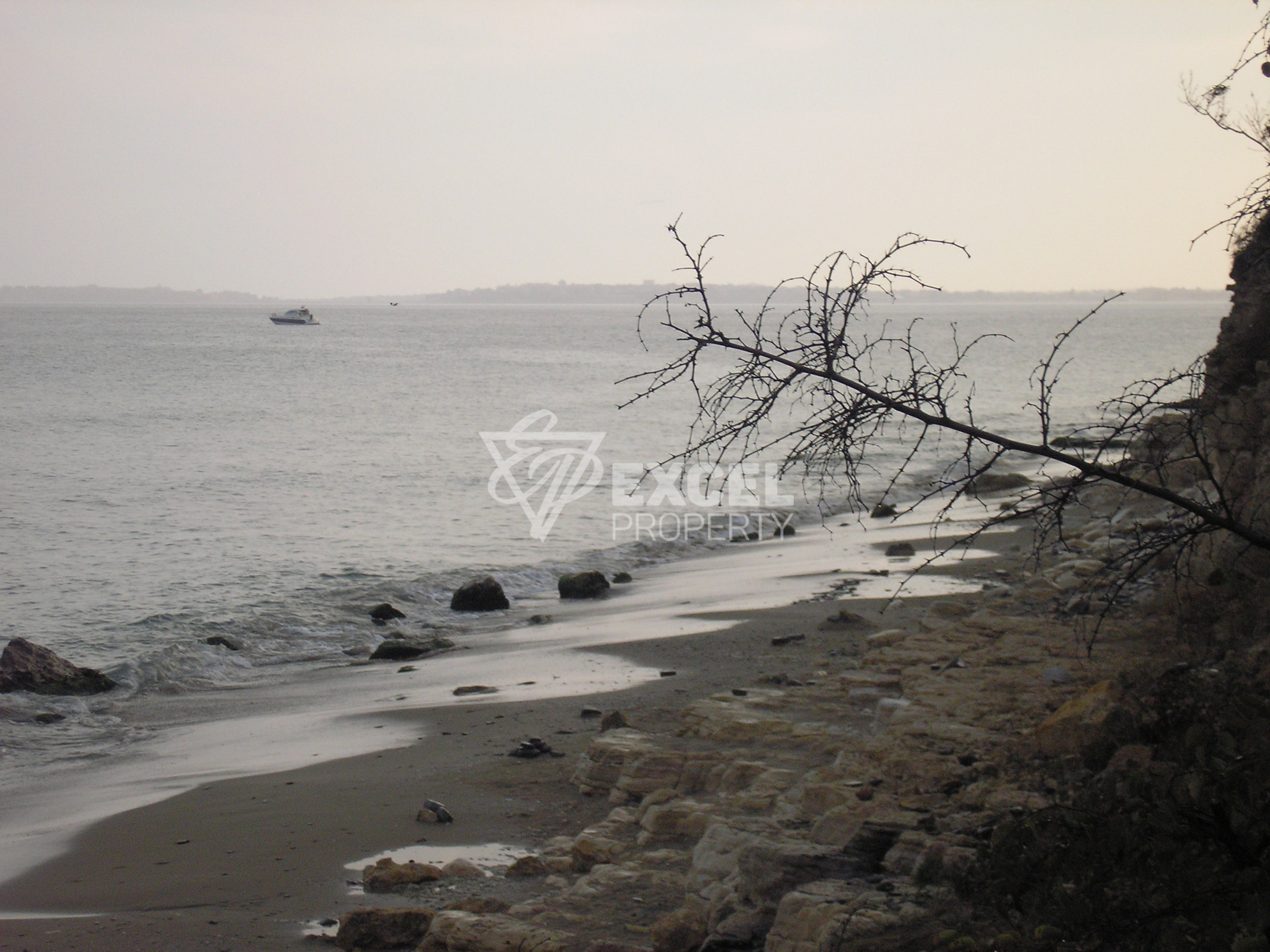 Двустаен обзаведен апартамент в Краун Форт с гледка басейн