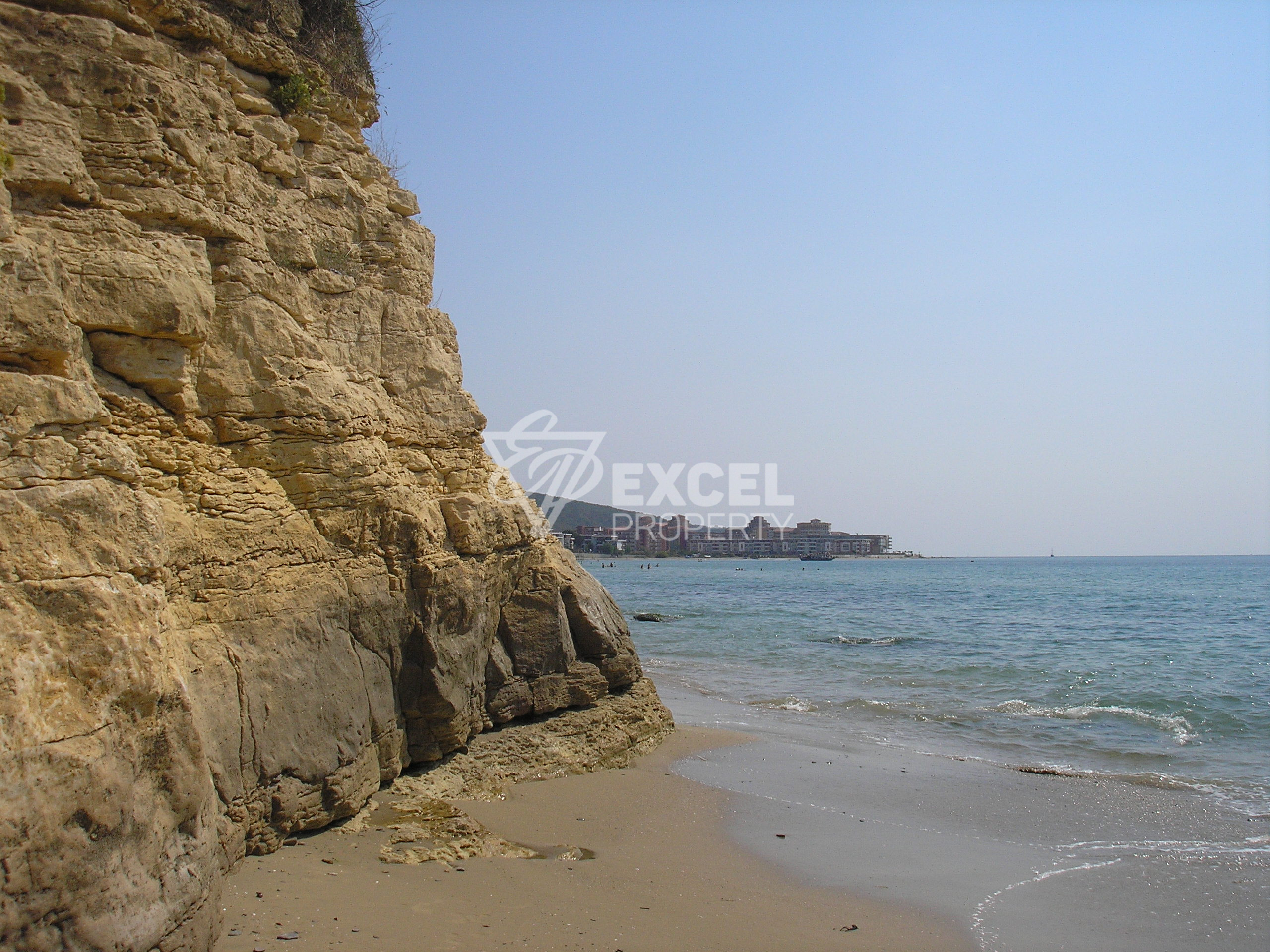 Двустаен обзаведен апартамент в Краун Форт с гледка басейн