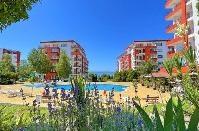 Просторен апартамент в комплекс с Марина Вю Форт с гледка море