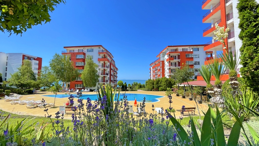 Просторен апартамент в комплекс с Марина Вю Форт с гледка море