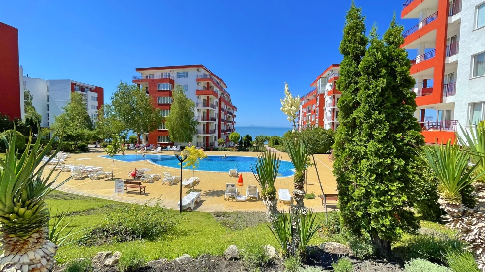 Просторен апартамент в комплекс с Марина Вю Форт с гледка море