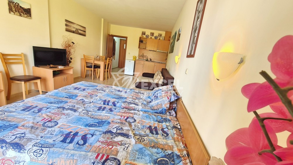 Обзаведено студио в Равда на първа линия.