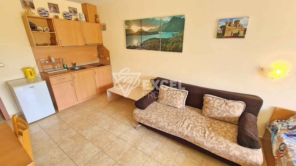 Обзаведено студио в Равда на първа линия.