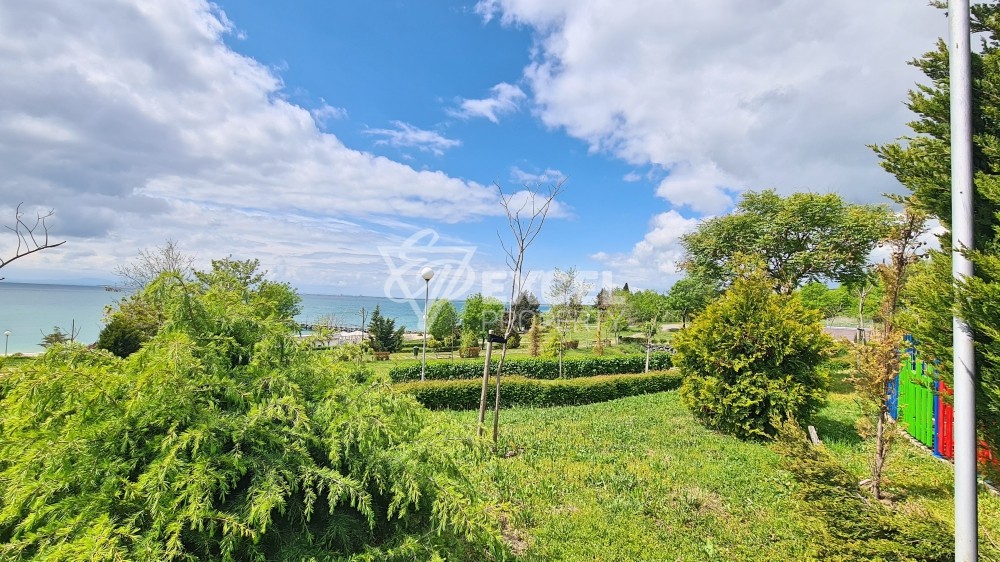 Обзаведено студио в Равда на първа линия.