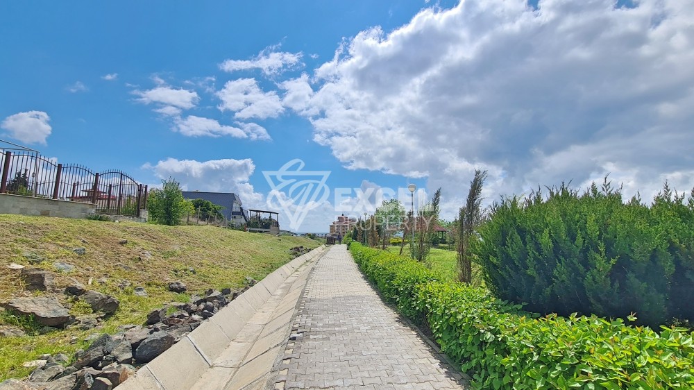 Обзаведено студио в Равда на първа линия.