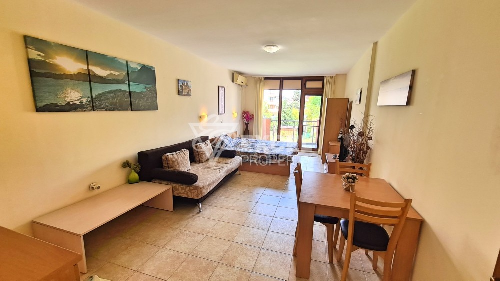 Обзаведено студио в Равда на първа линия.