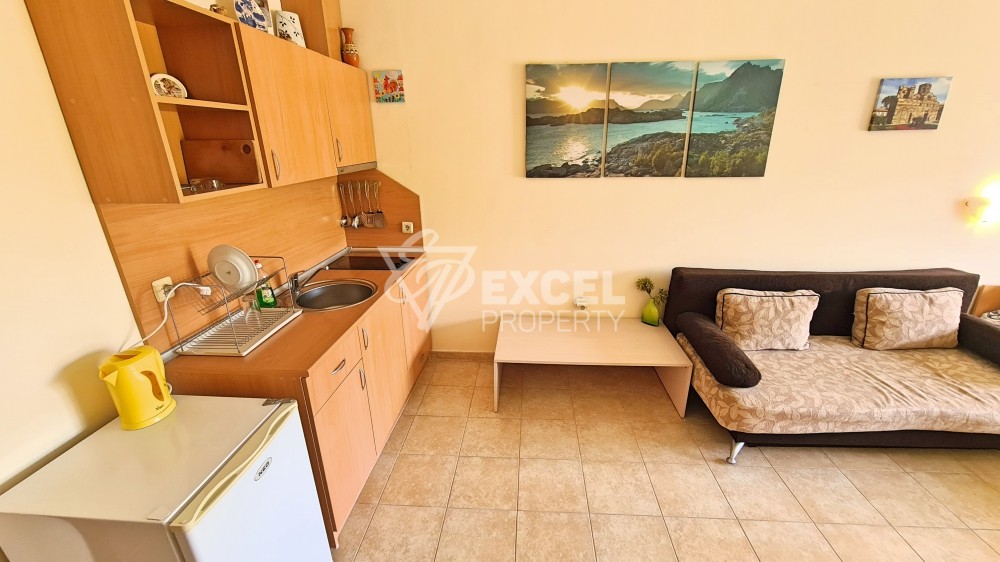 Обзаведено студио в Равда на първа линия.