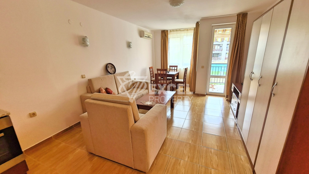 Двустаен апартамент с гледка към басейна в Свети Влас