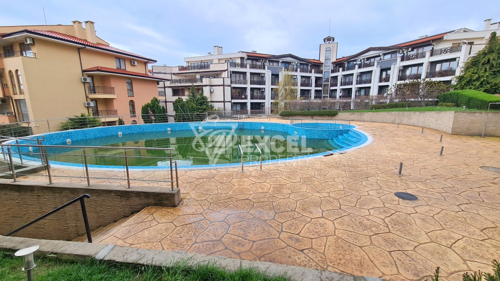 Двустаен апартамент с гледка към басейна в Свети Влас