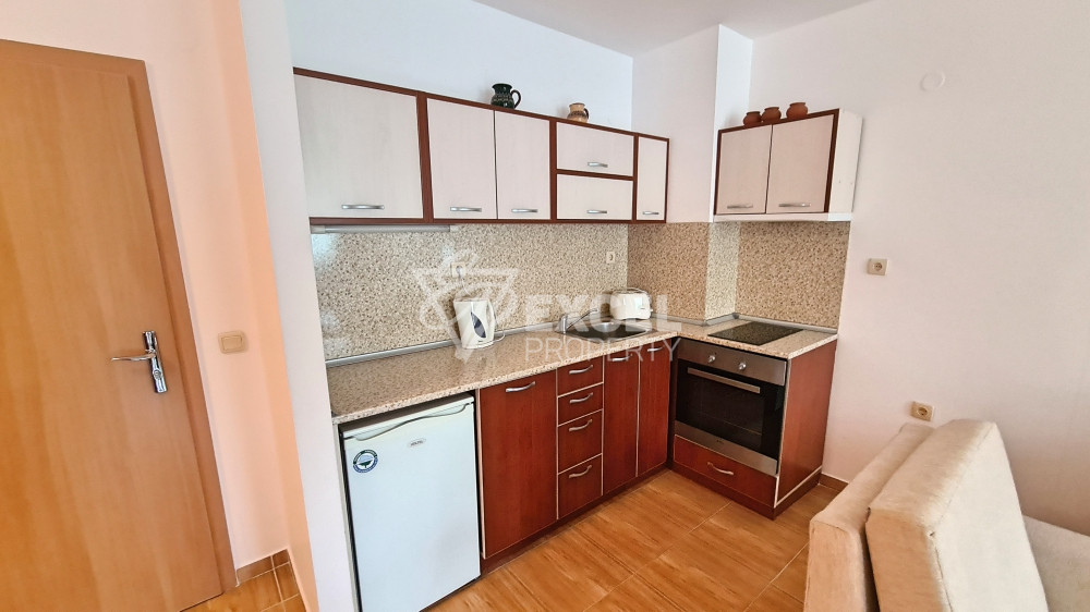 Двустаен апартамент с гледка към басейна в Свети Влас