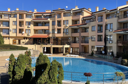 Двустаен апартамент с гледка към басейна в Свети Влас