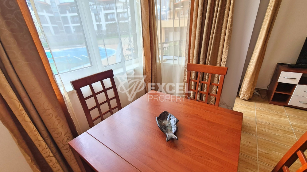 Двустаен апартамент с гледка към басейна в Свети Влас