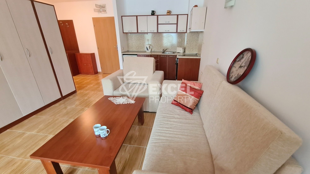 Двустаен апартамент с гледка към басейна в Свети Влас